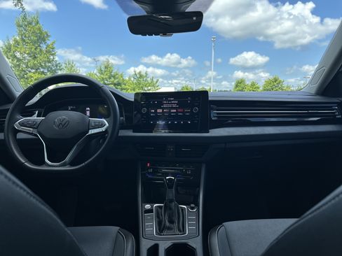 Used 2025 Volkswagen Jetta SE w/ Sunroof Package FWD image 29