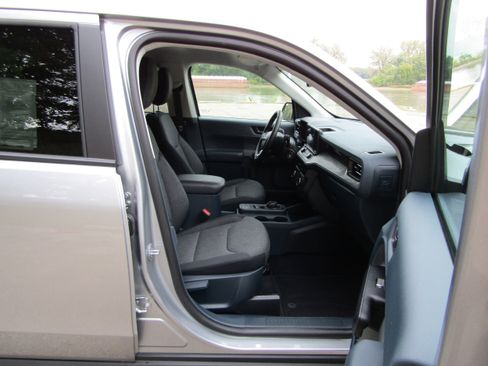 Certified 2024 Ford Maverick XLT w/ XLT Luxury Package image 24