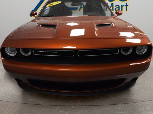 Used 2021 Dodge Challenger SXT RWD image 39