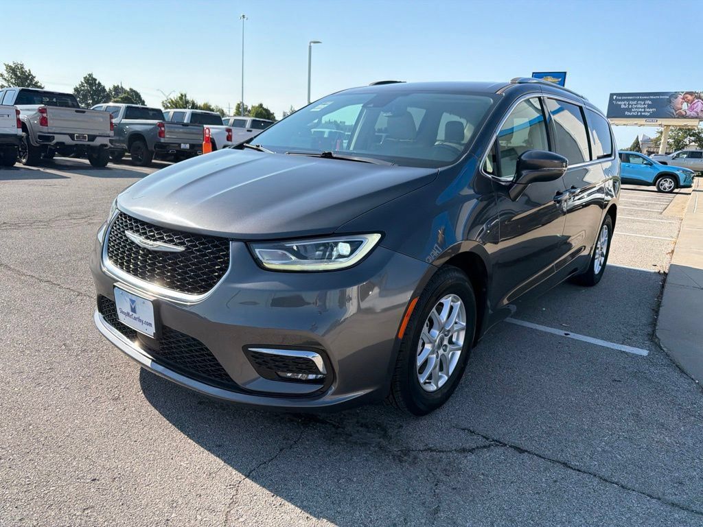 Used 2021 Chrysler Pacifica Touring-L FWD image 7