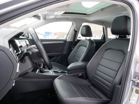 Used 2024 Volkswagen Jetta SE image 35