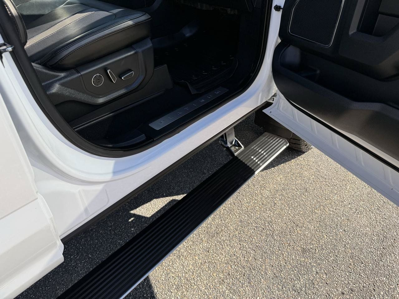 Used 2019 Ford F350 Platinum w/ Platinum Ultimate Package AWD/4WD image 29