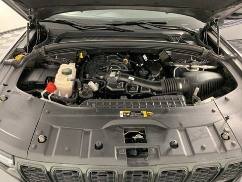 Used 2024 Jeep Grand Cherokee Altitude RWD image 11