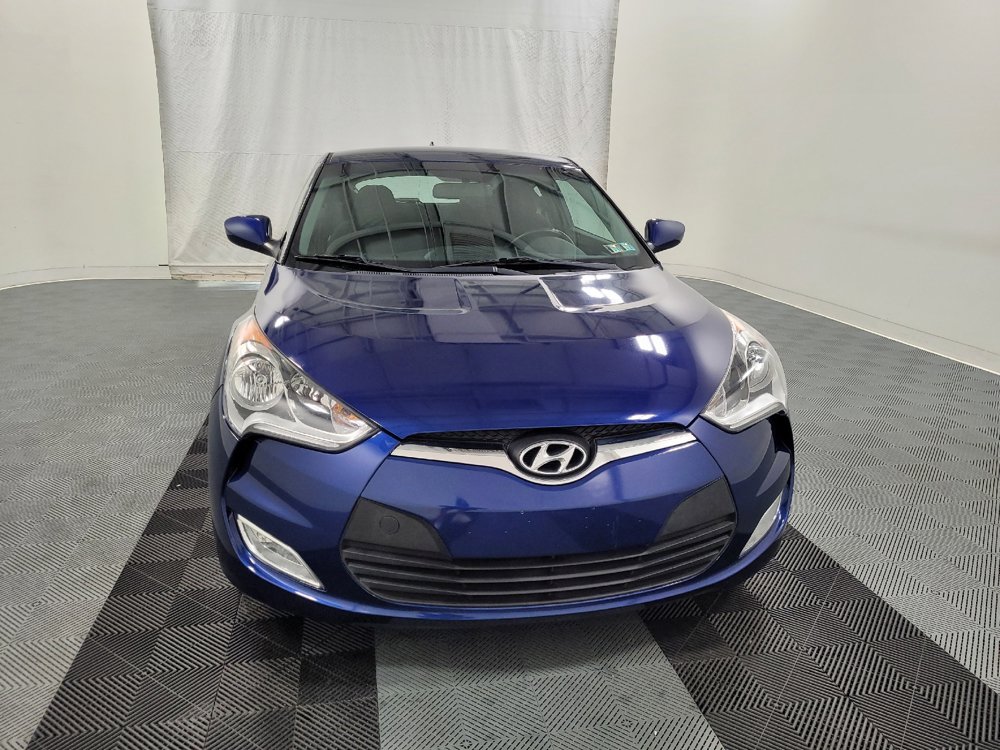 Used 2017 Hyundai Veloster FWD image 14
