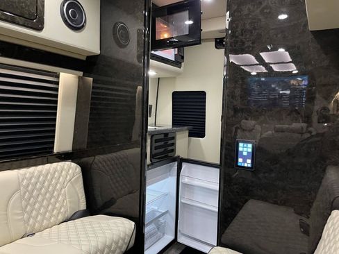 Used 2021 Mercedes-Benz Sprinter 3500 image 4