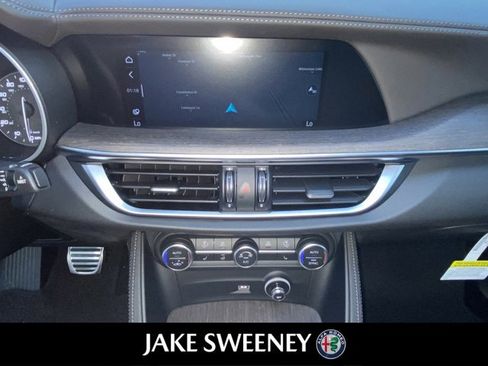 Used 2023 Alfa Romeo Stelvio Ti image 22