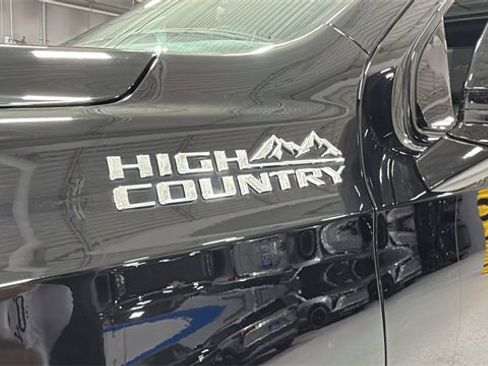 Used 2022 Chevrolet Tahoe High Country image 18