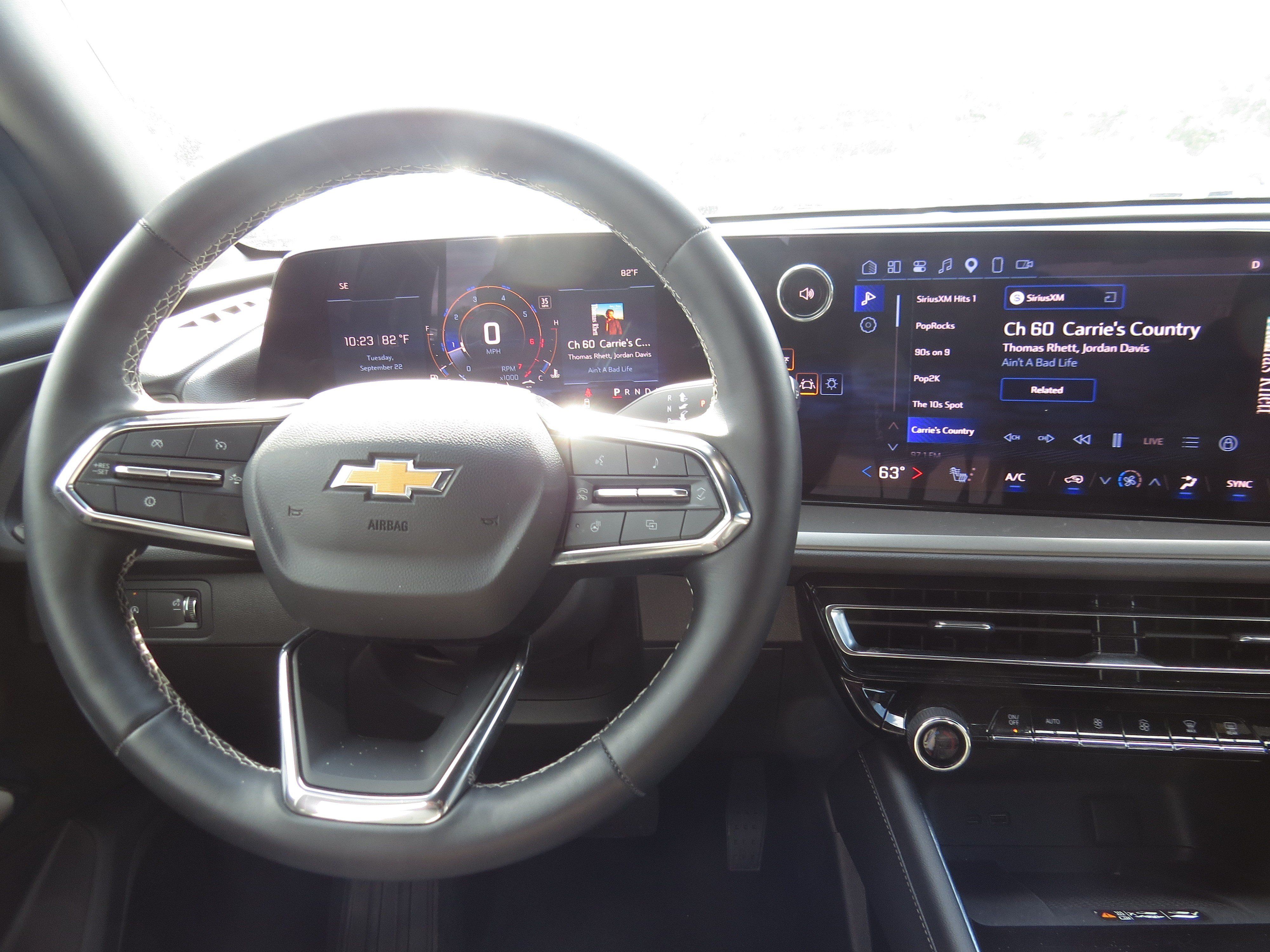 Used 2026 Chevrolet Traverse LT w/ Driver Confidence Package FWD image 19