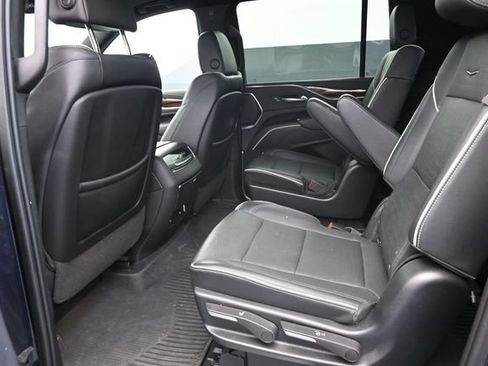 Used 2023 Cadillac Escalade ESV Premium Luxury AWD/4WD image 16