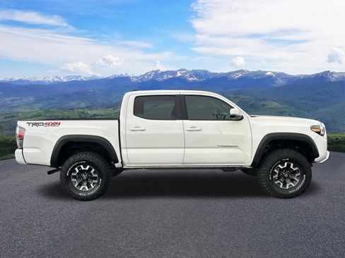 Used 2023 Toyota Tacoma TRD Off-Road w/ Advanced Technology Package AWD/4WD image 7