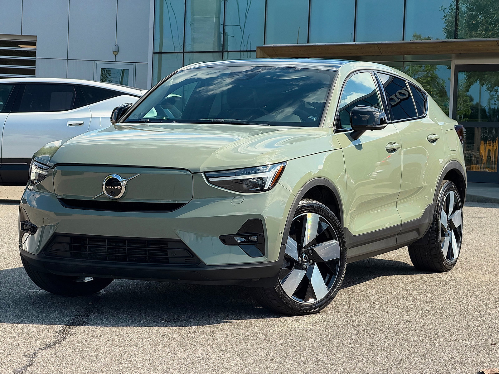 Certified 2023 Volvo C40 P8 Recharge Ultimate w/ Protection Package Premier AWD/4WD image 1