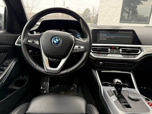 Used 2022 BMW 330e xDrive image 8
