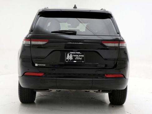 Used 2025 Jeep Grand Cherokee Altitude AWD/4WD image 7