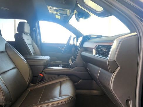 Used 2025 GMC Yukon Denali RWD image 20