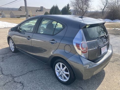 Used 2014 Toyota Prius C Three image 3