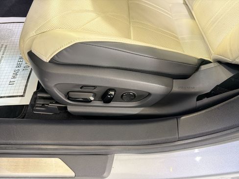 Used 2022 Lexus ES 300h Ultra Luxury image 11