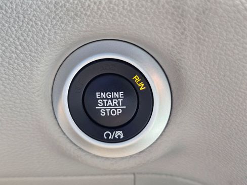 Used 2023 Chrysler Pacifica Touring-L FWD image 22