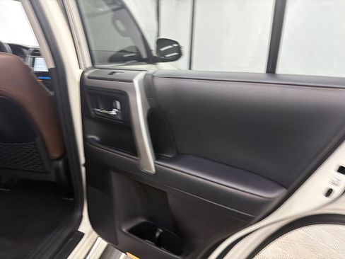 Used 2021 Toyota 4Runner Limited AWD/4WD image 18