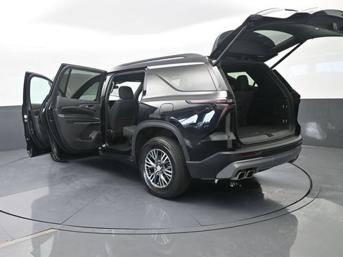 Used 2024 Chevrolet Traverse LT FWD image 80