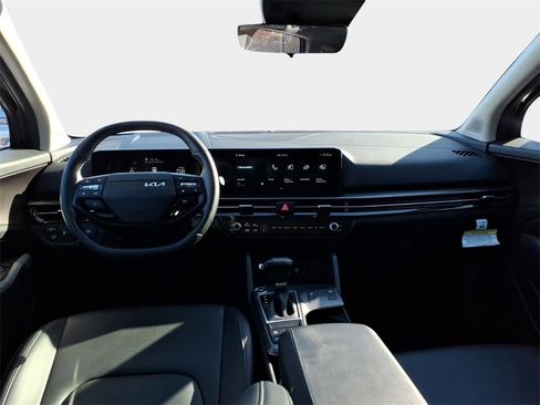 Used 2026 Kia Sportage EX w/ EX Panorama Roof Package image 13