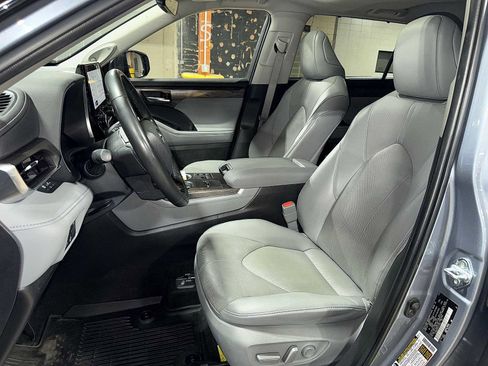 Used 2023 Toyota Highlander Limited AWD/4WD image 15