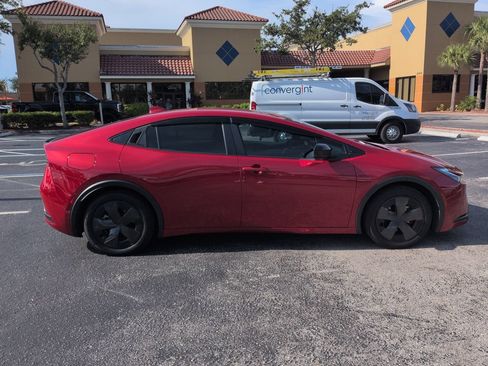 Used 2024 Toyota Prius Prime FWD image 4