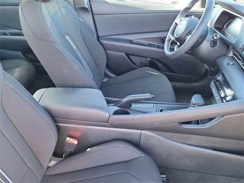 Certified 2025 Hyundai Elantra Sport image 23