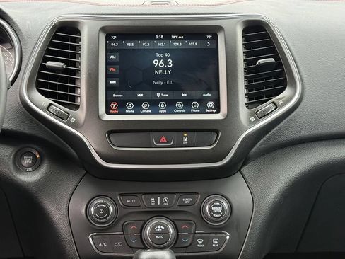 Used 2022 Jeep Cherokee Trailhawk w/ Trailer Tow Group AWD/4WD image 16