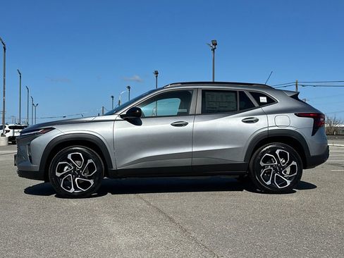 New 2026 Chevrolet Trax RS w/ Driver Confidence Package image 2