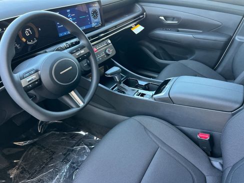 New 2025 Hyundai Tucson SE image 11
