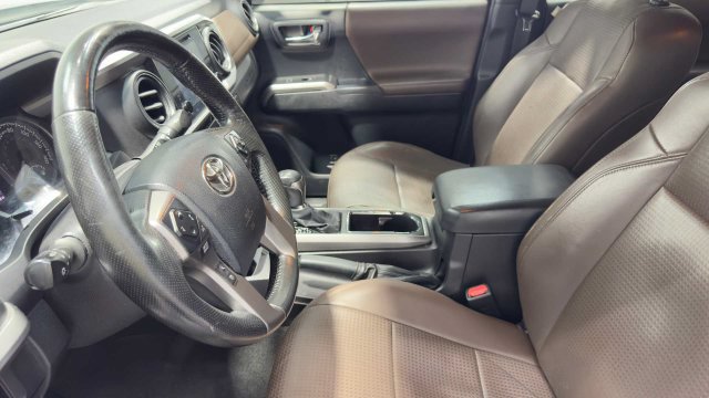 Used 2016 Toyota Tacoma Limited w/ Towing Package RWD image 22