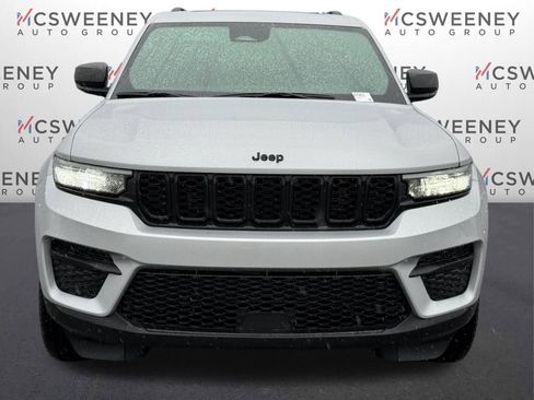 New 2025 Jeep Grand Cherokee Altitude image 8