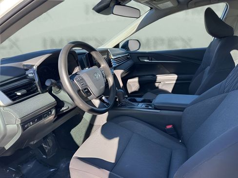 Used 2025 Toyota Camry LE image 9