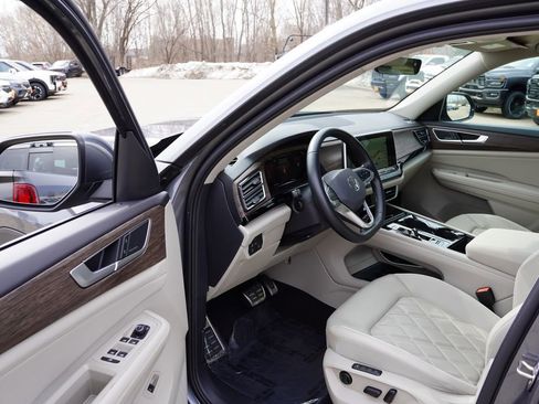 Used 2024 Volkswagen Atlas SEL Premium R-Line image 15