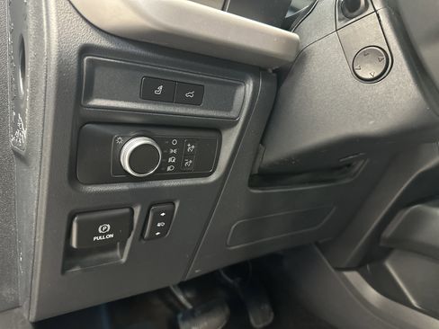 Used 2022 Ford Expedition XLT image 23