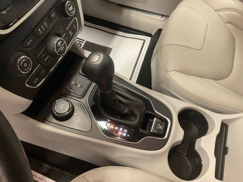 Used 2019 Jeep Cherokee Limited w/ Trailer Tow Group image 22