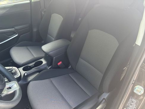 Used 2025 Kia Soul LX w/ LX Technology Package FWD image 22