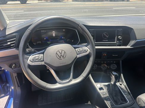 Used 2024 Volkswagen Jetta SE FWD image 12