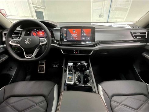 New 2025 Volkswagen Atlas Peak Edition SE image 7