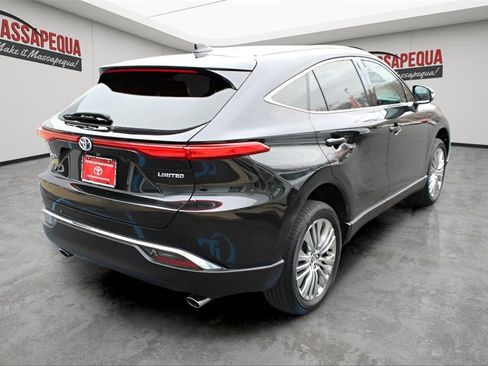 Used 2023 Toyota Venza Limited image 5