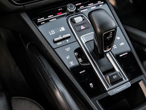 Used 2021 Porsche Cayenne image 26