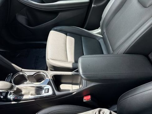 Used 2022 Buick Encore GX Essence w/ Experience Buick Package FWD image 20