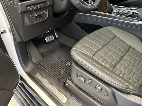 Used 2025 Cadillac Escalade V w/ LPO, ONYX Package AWD/4WD image 19