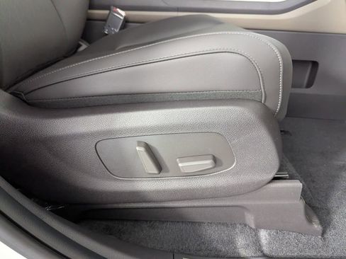 New 2026 Kia Carnival EX image 39