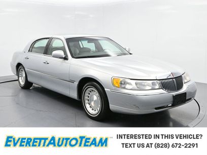 Used 2000 Lincoln Town Car Executive