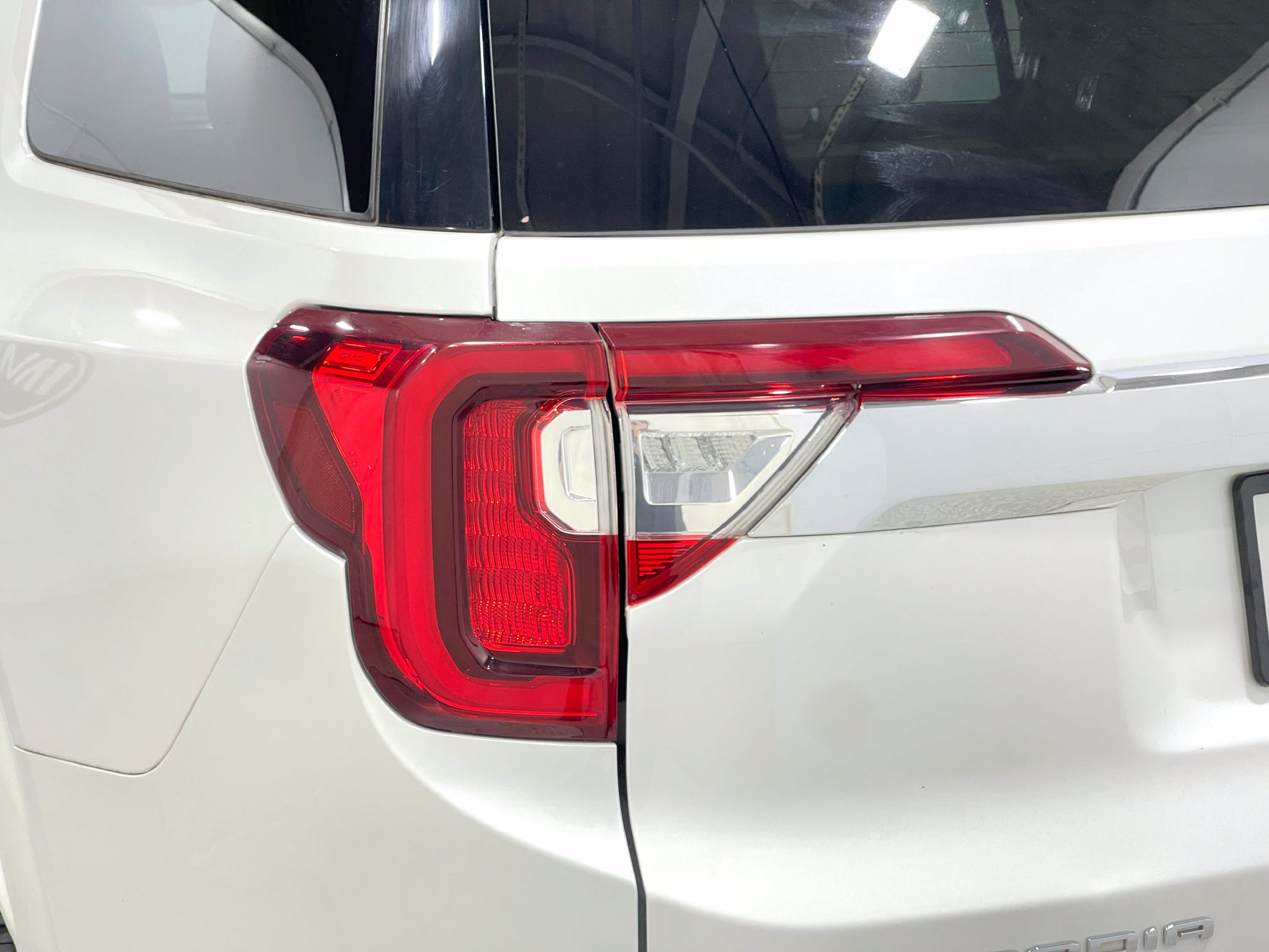 Used 2021 GMC Acadia Denali w/ Denali Technology Package FWD image 34