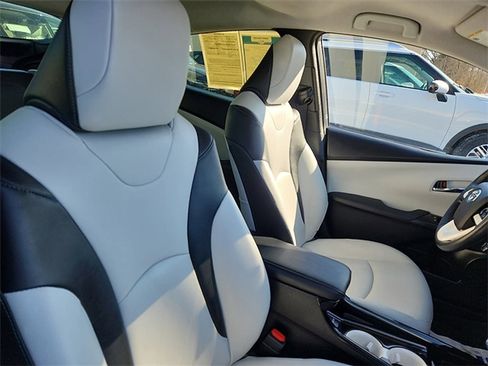 Used 2017 Toyota Prius Prime Advanced w/ Carpet Mat Package image 29