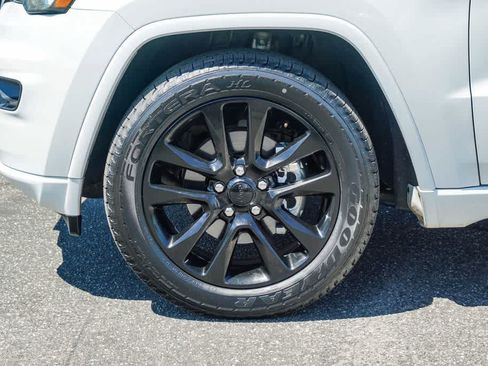 Used 2019 Jeep Grand Cherokee Altitude RWD image 9