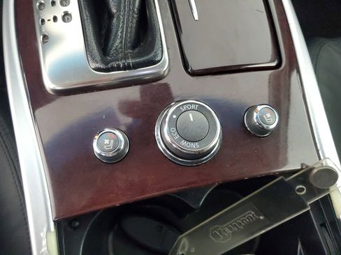 Used 2019 INFINITI Q70 Luxe w/ Proactive Package image 16