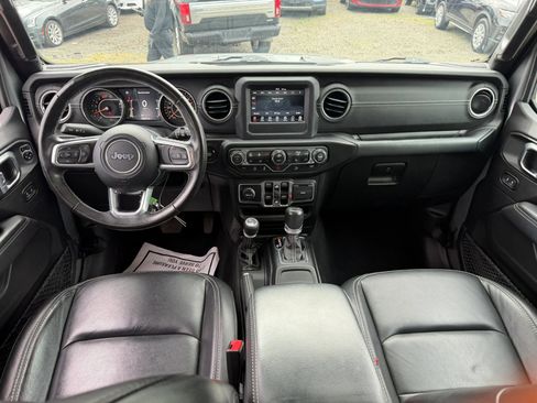 Used 2019 Jeep Wrangler Unlimited Sahara w/ Cold Weather Group AWD/4WD image 29